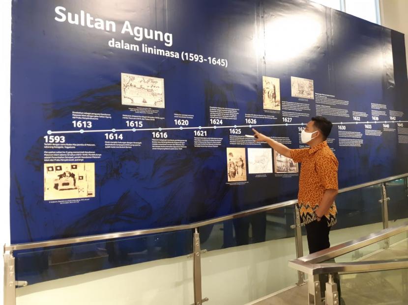 Pameran sketsa lukisan pertempuran Sultan Agung melawan JP Coen karya S Sudjojono yang dipamerkan di Tumurun Private Museum, Solo, Jawa Tengah, sejak 28 Agustus 2021-28 Februari 2022 mendatang. 