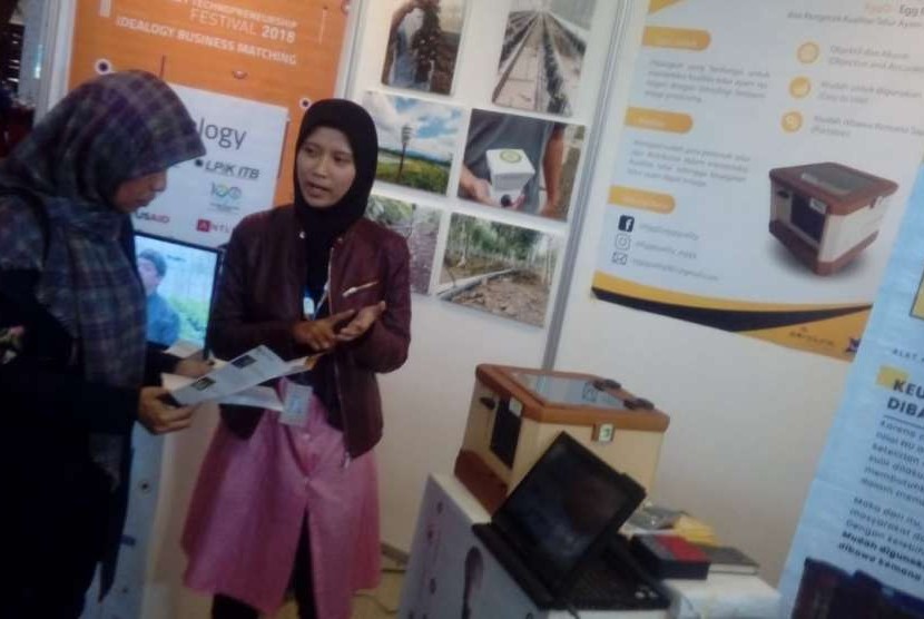 Pameran startup di Aula Timur ITB