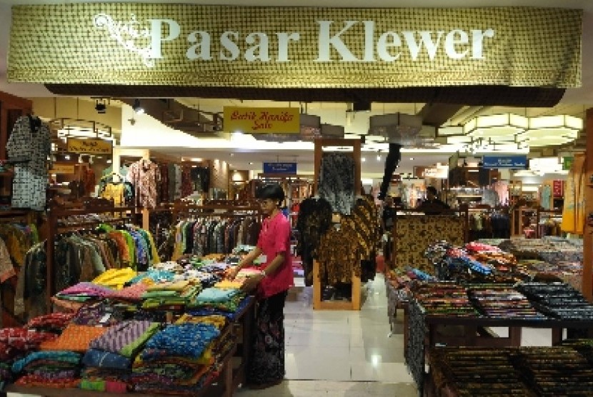 Pameran Tribute to Batik dengan tema 'Pasar Klewer Solo Pindah ke Jakarta' di Pasaraya Blok M, Jakarta, Kamis (2/9).