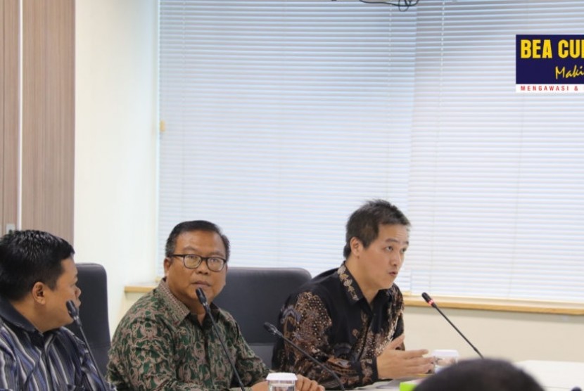 Panarub Group saat saat presentasi untuk mendapatkan fasilitas kawasan berikat pada Rabu (13/11) di Kanwil Bea Cukai Jateng DIY.