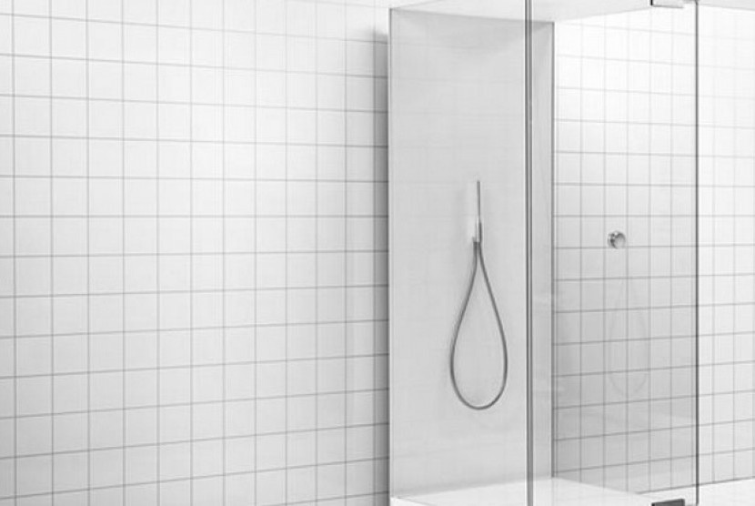 Pancuran e-Shower ini diklaim mampu menghemat 90 persen karena mendaur ulang air yang terbuang karena dipakai membersihkan tubuh.