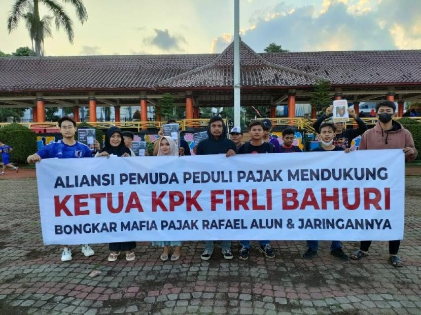 Sejumlah aktivis mendukung langkah Ketua KPK Firli Bahuri periksa pihak terkait kasus Rafael Alun. KPK periksa sejumlah pihak terkait dengan kasus Rafael Alun. 