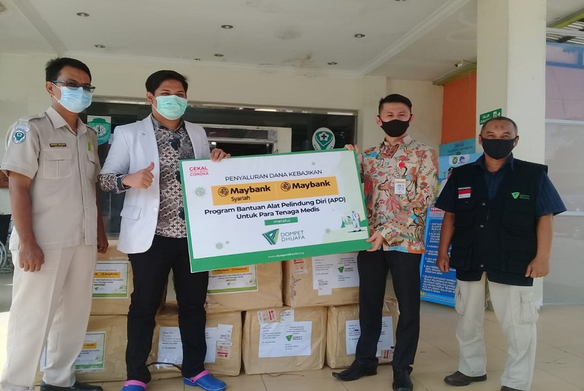 Pandemi Covid-19 yang kini masih mewabah di Indonesia menimbulkan rasa solidaritas tinggi di masyarakat. Maybank Syariah, salah satu unit jejaring Maybank Group, turut peduli dan berperan aktif dalam gelorakan Aksi Peduli Dampak Corona (APDC).