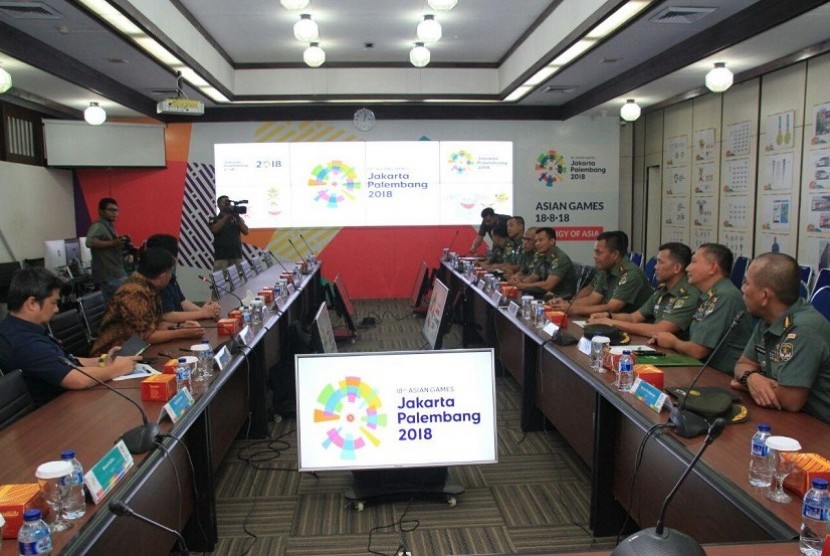 Pangdam Jaya/Jayakarta, Mayjen TNI Joni Supriyanto mengunjungi markas Indonesia Asia Games Organizing Committee (Inasgoc) pada Jumat (4/5).
