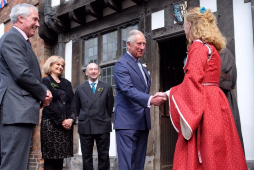 Pangeran Charles mengunjungi Stratford-upon-Avon untuk memperingati 400 tahun sejak kematian William Shakespeare