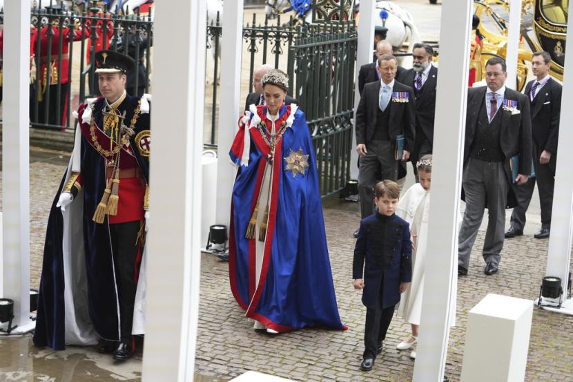 Pangeran dan Putri Wales, William dan Kate Middleton, tiba di Westminster Abbey untuk acara penobatan Raja Charles III, Sabtu (6/5/2023). 
