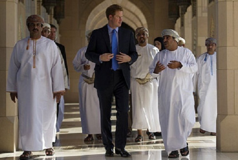 Pangeran Harry kunjungi Masjid di Oman