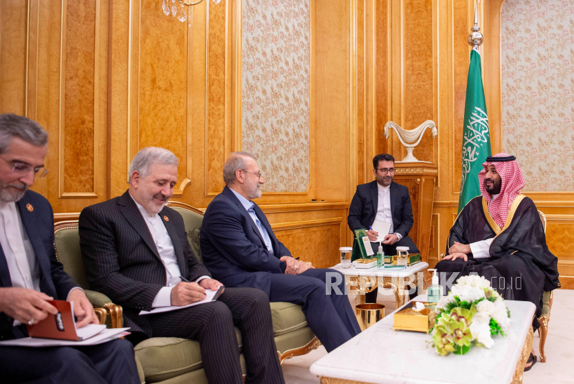 Pangeran Mohammad bin Salman temui Sekretaris Dewan Pertahanan Nasional Iran Ali Larijani