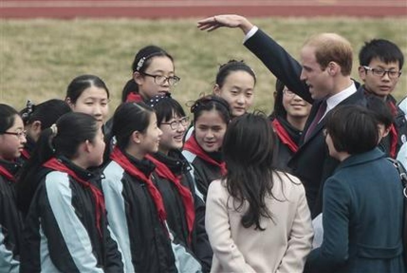 Pangeran William bersama para siswa Cina