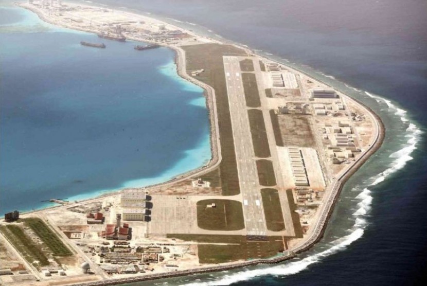 Pangkalan militer China di pulau karang Spartly.