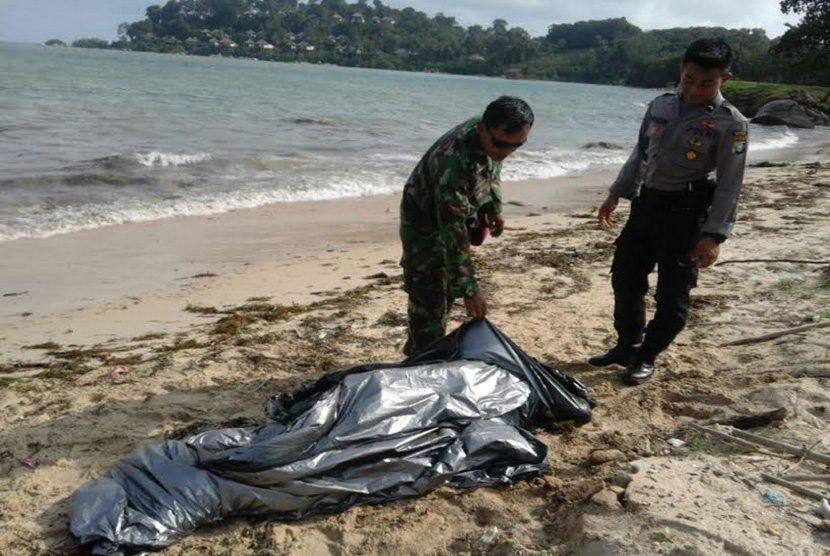 Pangkalan Utama Angkatan Laut (Lantamal) IV Tanjungpinang kembali menemukan tiga jenazah yang terdampar di beberapa pantai wilayah Kepulauan Riau (Kepri), Jumat (27/1).