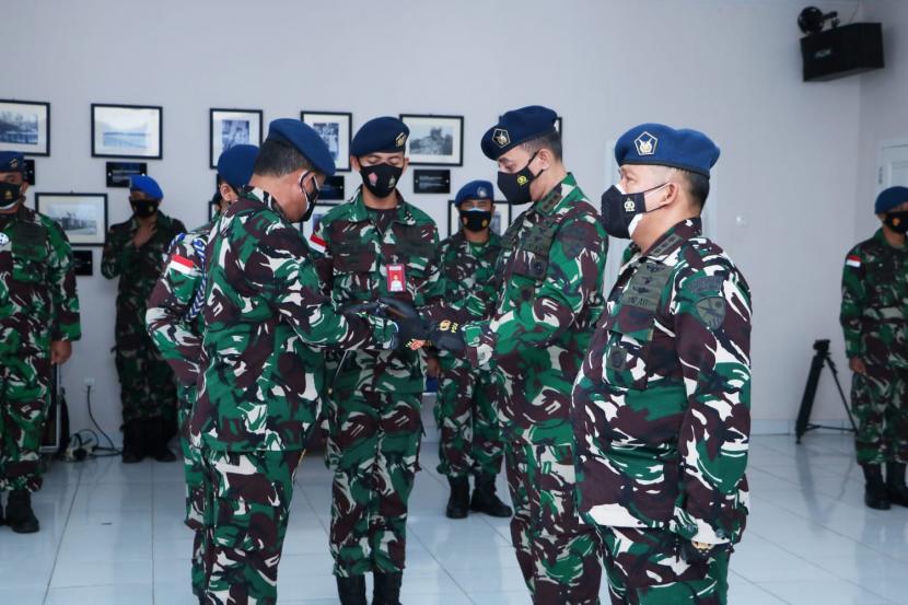 Pangkoopsau III Marsda Bowo Budiarto memimpin sertijab Danlanud JA Dimara dari Kolonel Pnb Herdy Arief Budiyanto kepada Kolonel Pnb Agustinus Gogot Winardi di Merauke, Jumat (30/7).