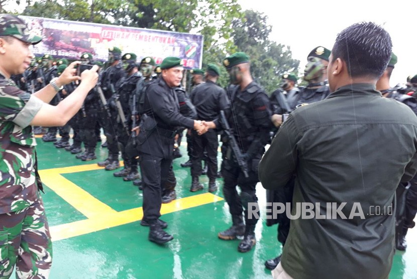 Pangkostrad Letjen Edy Rahmayadi menutup pendidikan dan pelatihan pengintaian dan pertempuran (Taipur) di Subdenharlat Kostrad, Desa Kertamanah, Kecamatan Sukasari, Kabupaten Purwakarta, Jawa Barat, Selasa (19/12).