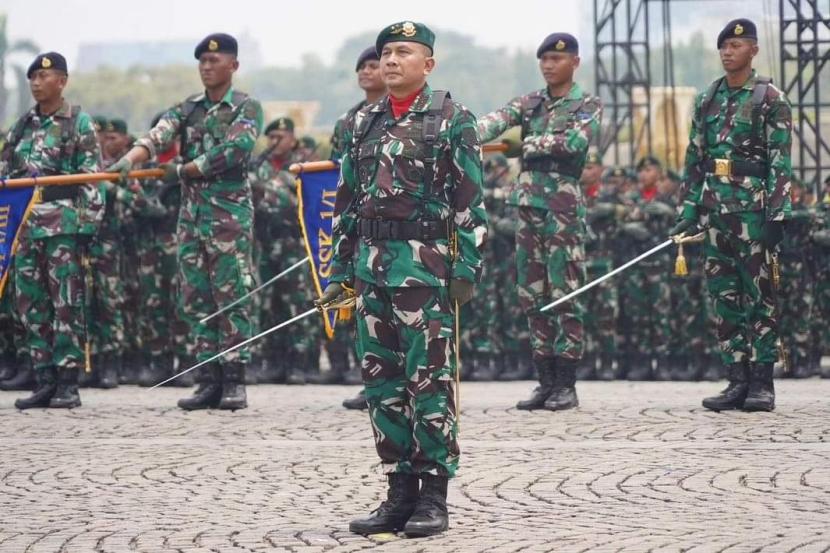 Panglima Divisi Infanteri (Pangdivif) 3/Kostrad, Mayjen Choirul Anam menjadi komandan upacara dalam perayaan HUT ke-78 TNI di Monumen Nasional (Monas), Jakarta Pusat, Kamis (5/10/2023). 