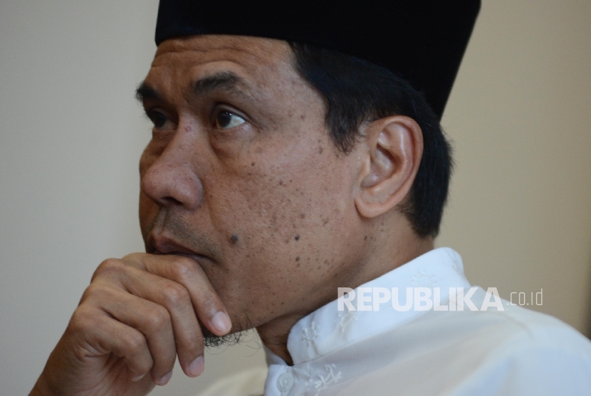 Juru bicara FPI, Munarman, menyerukan perlindungan ulama pascainsiden penusukan Syekh Ali Jaber.