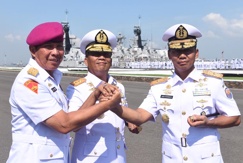 Commander of the Eastern Fleet Command (Pangarmatim) Rear Admiral TNI Darwanto (m)