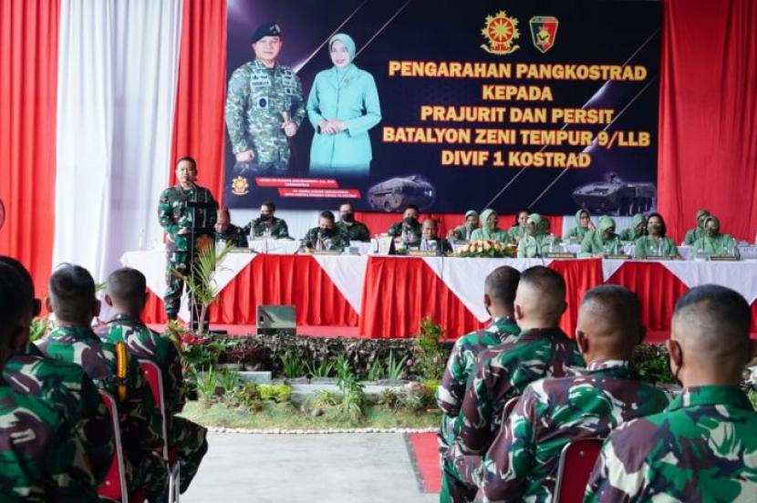 Panglima Komando Strategi Angkatan Darat (Pangkostrad), Letjen Dudung Abdurachman.