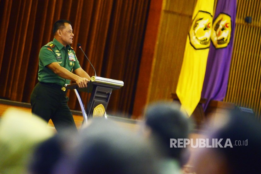 Panglima TNI Jederal TNI Gatot Nurmantyo menyampaikan materi pada Seminar Nasional 
