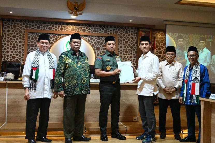 Panglima TNI Jenderal Agus Subiyanto di kantor MUI, Jakarta Pusat, Jumat (15/6/2024).