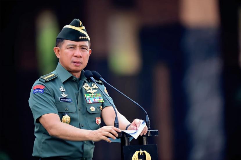 Panglima TNI Jenderal Agus Subiyanto memutasi dan mempromosikan 42 pati TNI tiga matra.