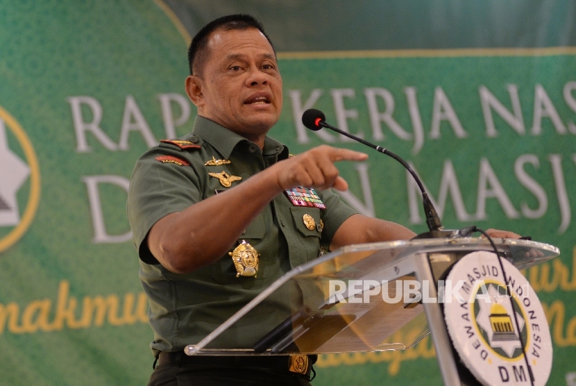  Panglima TNI Jenderal Gatot Nurmantyo berpidato di hari terakhir Rakernas II PP Dewan Masjid Indonesia (DMI), Jakarta, Rabu (7/12).