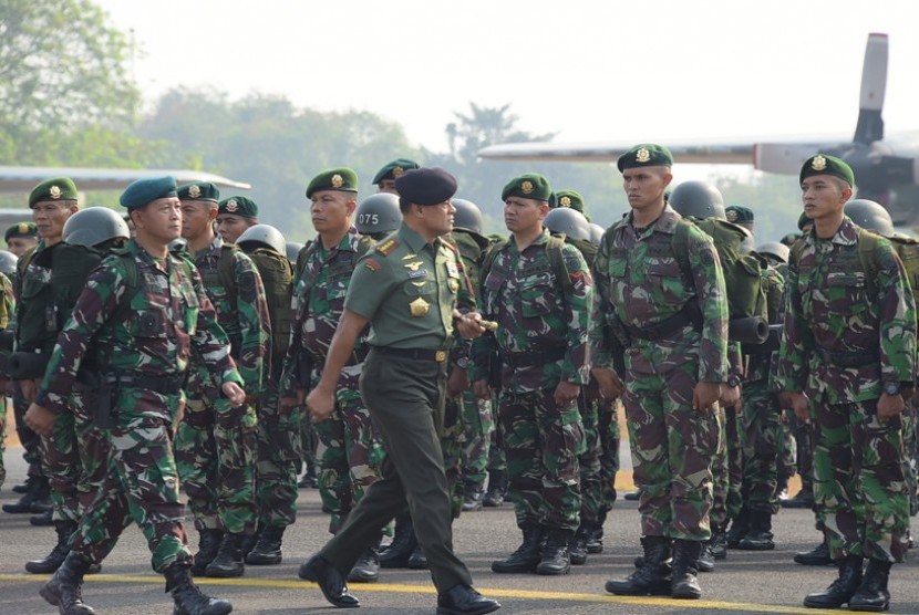 Panglima TNI Jenderal Gatot Nurmantyo inspeksi pasukan di Lanud Halim Perdanakusuma, Kamis (10/9).