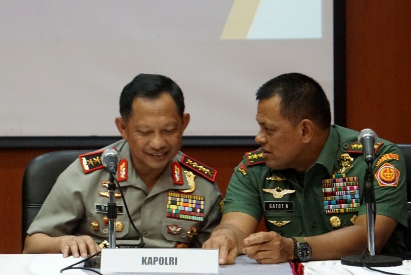 Panglima TNI Jenderal Gatot Nurmantyo (kanan) dan Kapolri Jenderal Polisi Tito Karnavian.