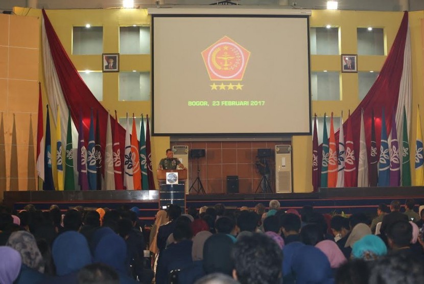 Panglima TNI Jenderal Gatot Nurmantyo memberikan kuliah umum di IPB, Kamis (23/2),