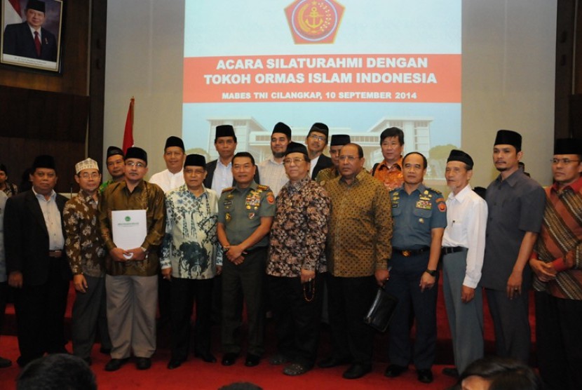 Panglima TNI Jenderal Moeldoko bersama Din Syamsuddin serta Said Aqil Siradj.