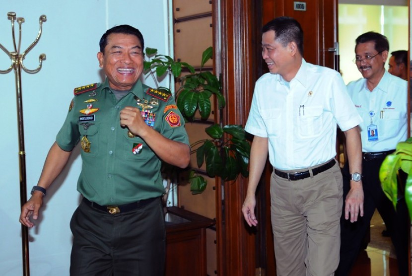 Panglima TNI Jenderal Moeldoko dan Menhub Ignasius Jonan.