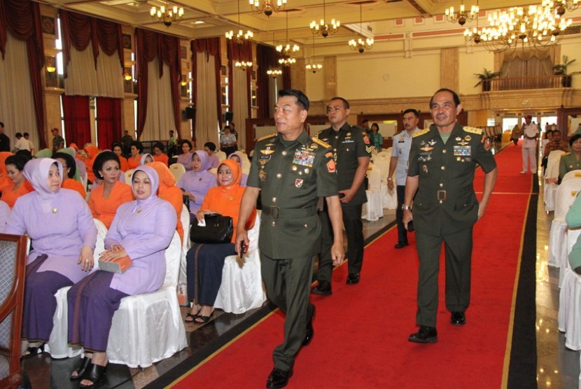 Panglima TNI Jenderal Moeldoko di acara HUT Dharma Pertiwi ke-51 di Balai Sudirman, Rabu (15/4).