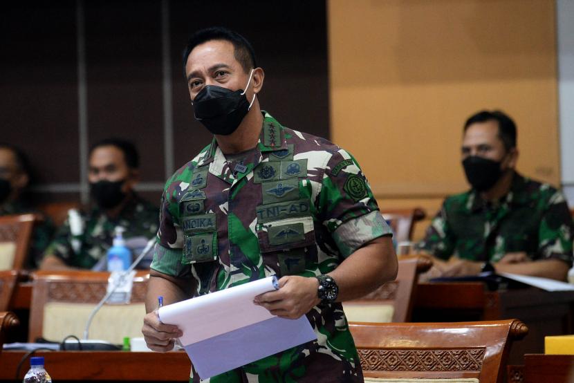 Panglima TNI Jenderal TNI Andika Perkasa menyatakan dimasa kepemimpinannya anak keturunan PKI boleh mendaftar sebagai anggota TNI.