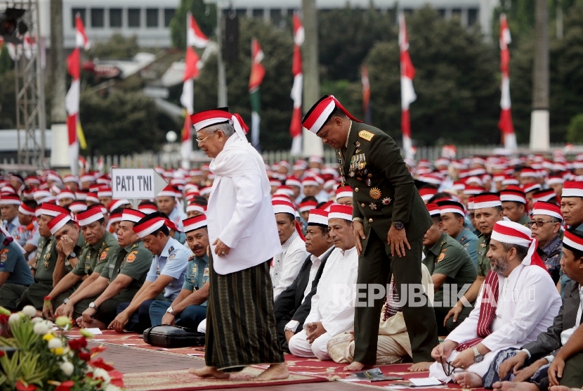 TNI Chief Gen.Gatot Nurmantyo together with Chairman of Indonesian Council of Ulemas (MUI) KH Ma'ruf Amin attended the 