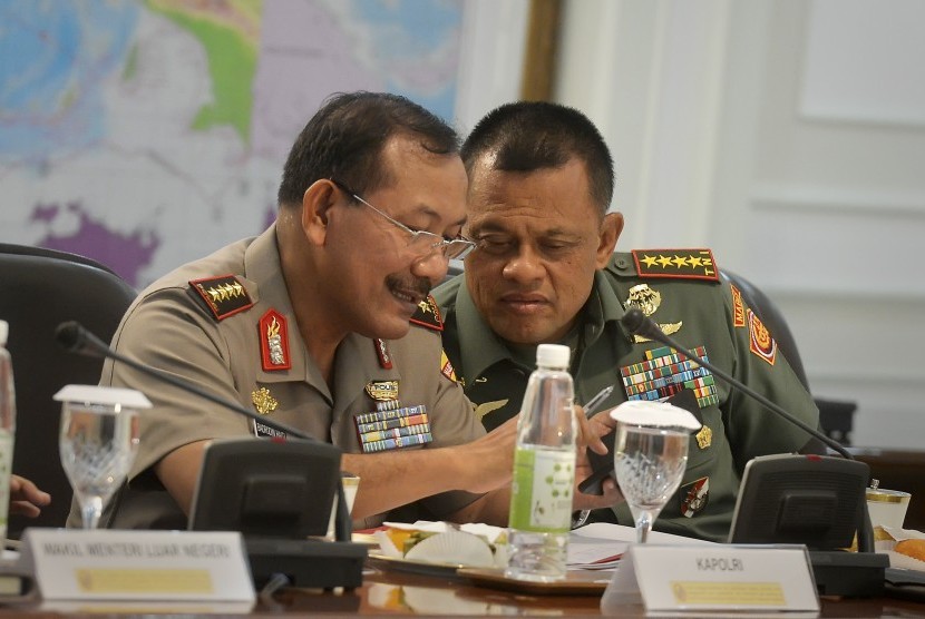 Panglima TNI Jenderal TNI Gatot Nurmantyo bersama Kapolri Jenderal Pol.Badrodin Haiti 