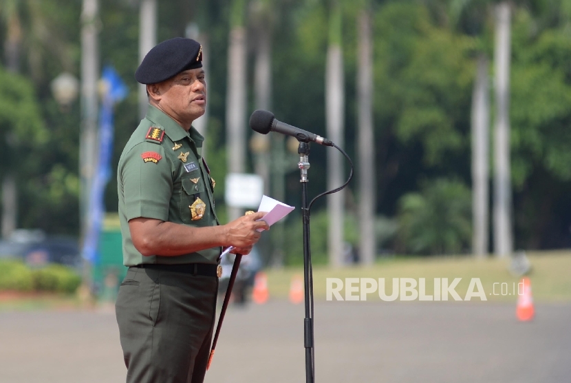 Panglima TNI Jenderal TNI Gatot Nurmantyo memimpin upacara pembukaan gelar Operasi Penegakan Ketertiban dan Yustisi POM TNI di silang Monas, Jakarta, Kamis (14/). 