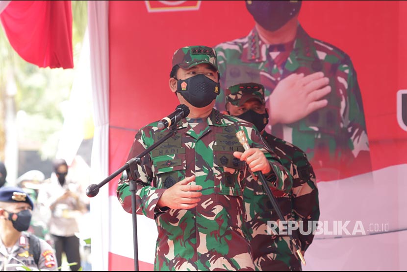 Panglima TNI Marsekal TNI Hadi Tjahjanto, menyatakan virus Covid-19 adalah ancaman global 