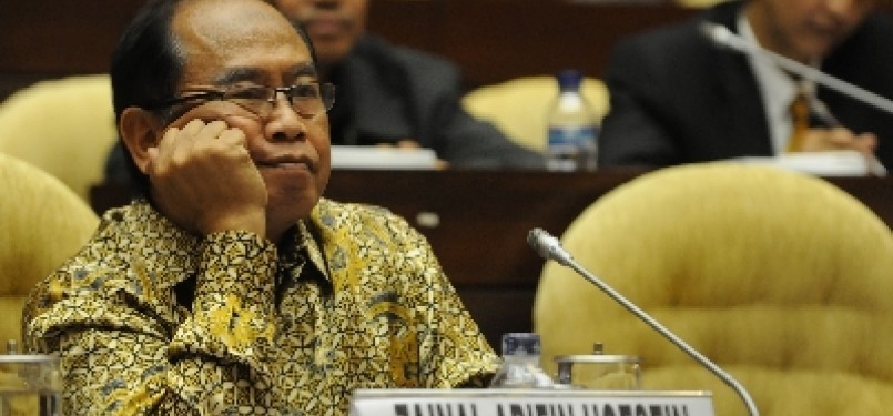 Panitera Mahkamah Konstitusi, Zainal Arifin, saat dimintai keterangan dalam rapat dengan Panja Mafia Pemilu di Komisi II, Gedung DPR, Jakarta.
