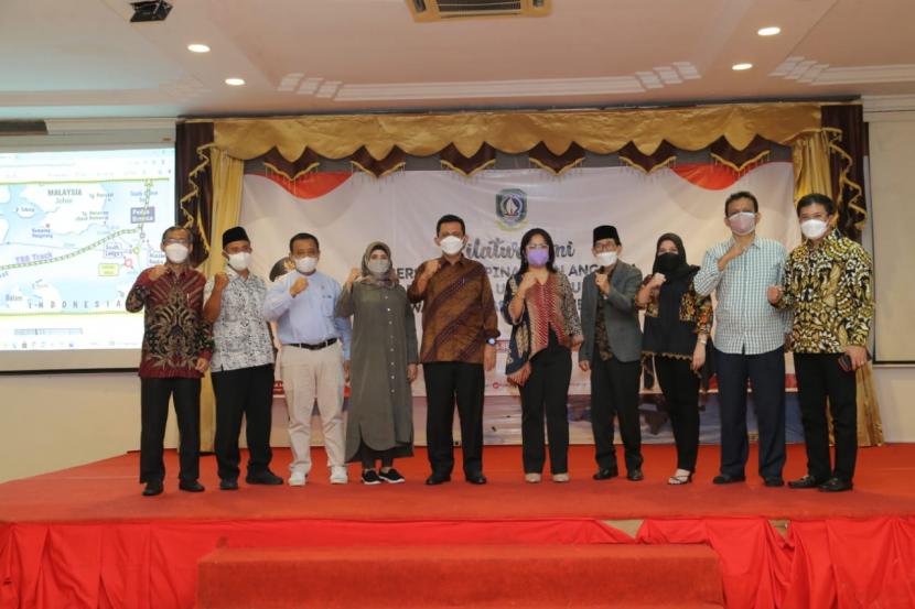 Panitia Perancang Undang-Undang (PPUU) DPD RI melakukan kunjungan kerja ke Provinsi Kepulauan Riau untuk mengikuti Focus Group Discussion yang laksanakan oleh Universitas Internasional Batam bekerja sama dengan DPD RI. 