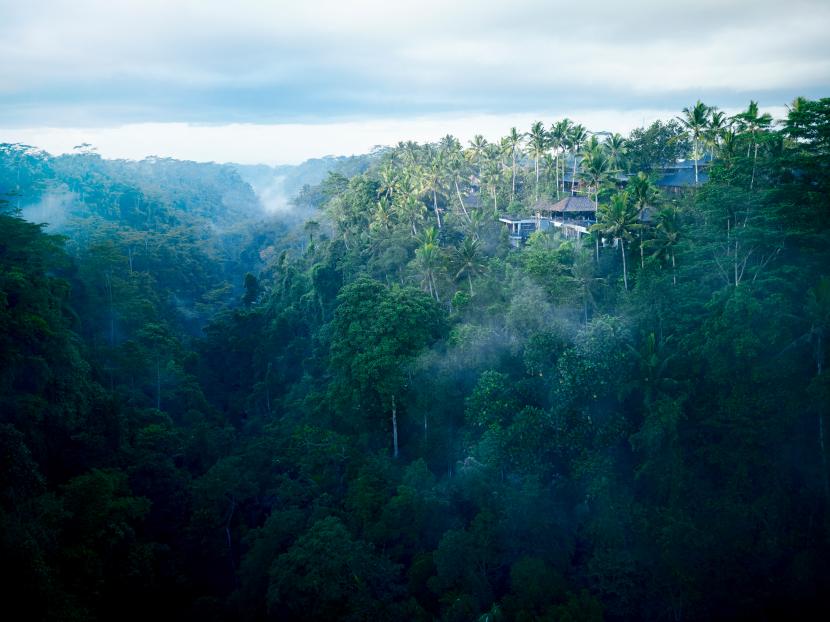 Panorama areal Hoshinoya Bali yang dikelilingi lembah dan Sungai Pakerisan di pinggiran Ubud di Tampaksiring, Gianyar, Bali.