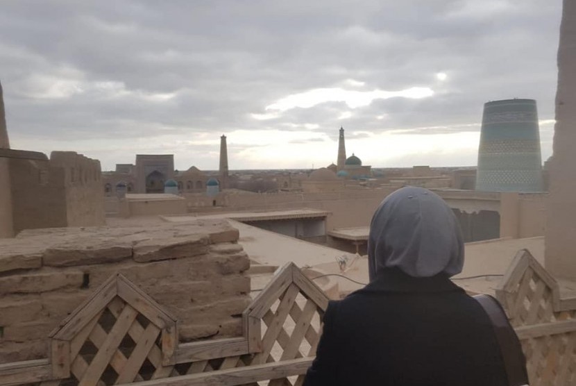 Meski mayoritas Muslim, namun kehidupan agama Uzbeksitan tak religius. Panorama kota Khiva Uzbekistan