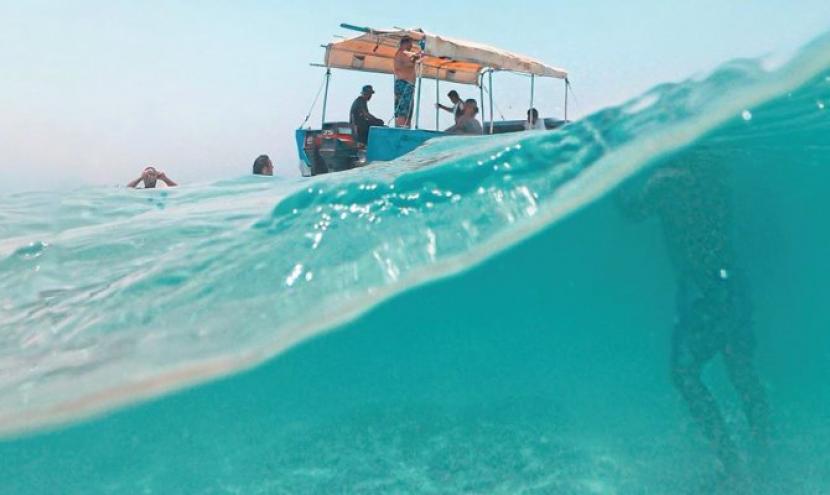 Arab Saudi Berjanji Pulihkan Keanekaragaman Hayati Laut. Foto: Pantai Al-Umluj adalah salah satu destinasi wisata Arab Saudi yang paling banyak dicari.  