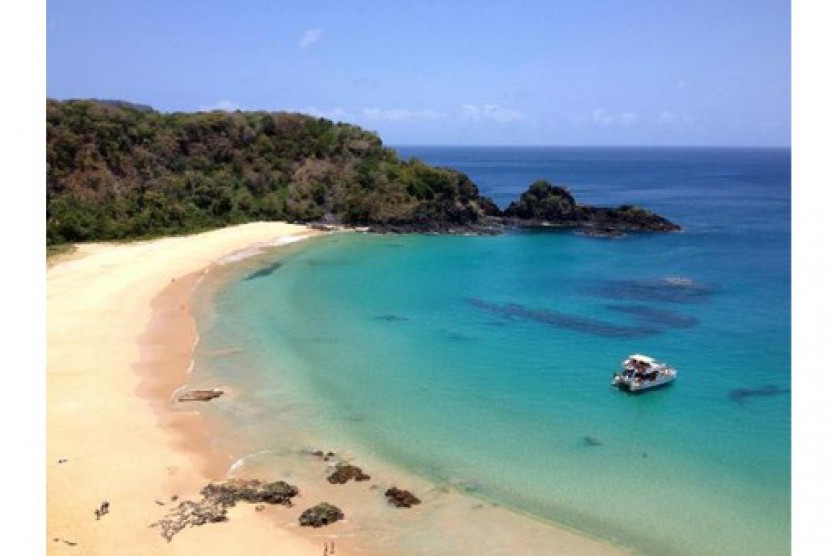 Pantai Baia do Sancho, Brazil