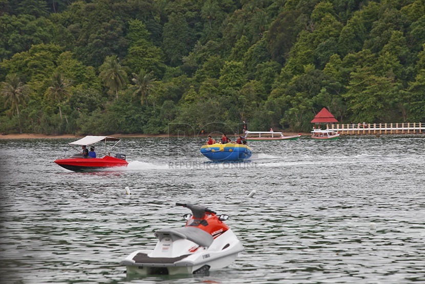 Pantai Carocok.