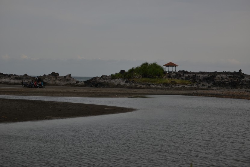 Pantai Karang Paranje, Wisata Bahari di Selatan Garut, Jawa Barat.