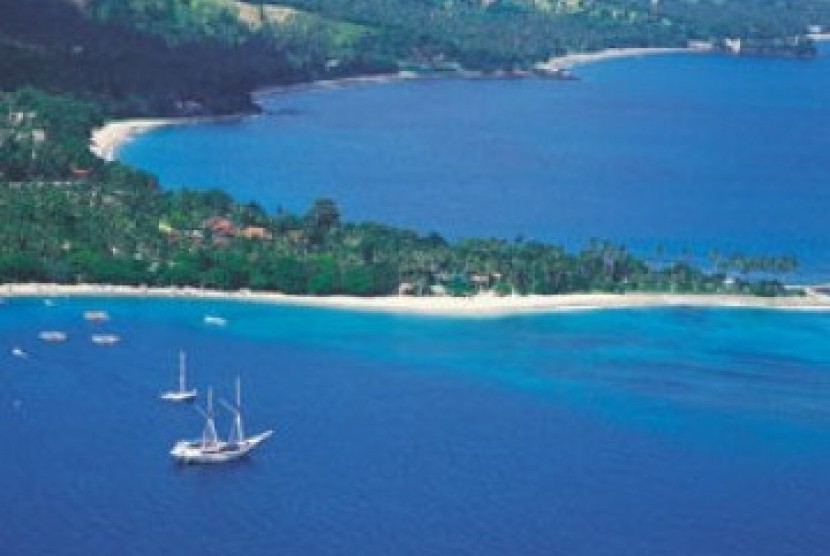 Pantai Senggigi, Lombok, salah satu andalan pariwisata NTB.