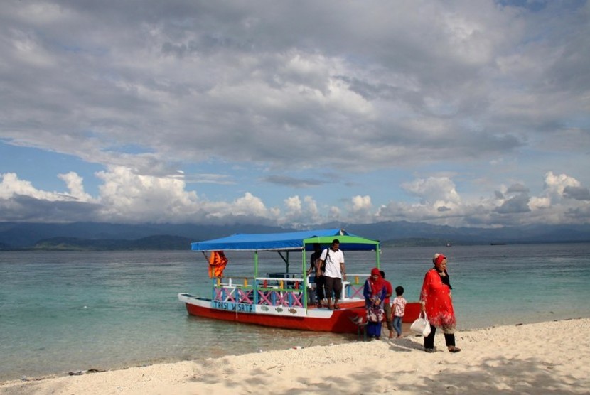 Pantai Tanjung Karang Donggala