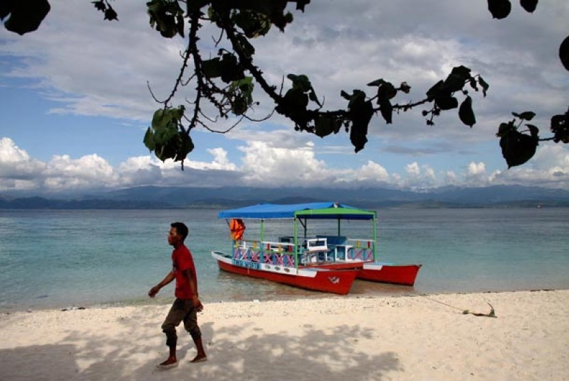 Pantai (Objek Wisata Pantai) - Ilustrasi. epolisian Sektor Depapre melarang dua turis kewarganegaraan Rusia yang hendak berwisata di Pantai Tablanusu, Kabupaten Jayapura, Papua, guna mencegah menularnya COVID-19