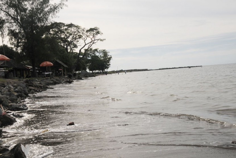 Pantai Tirtamaya, Kecamatan Juntinyuat, Kabupaten Indramayu.