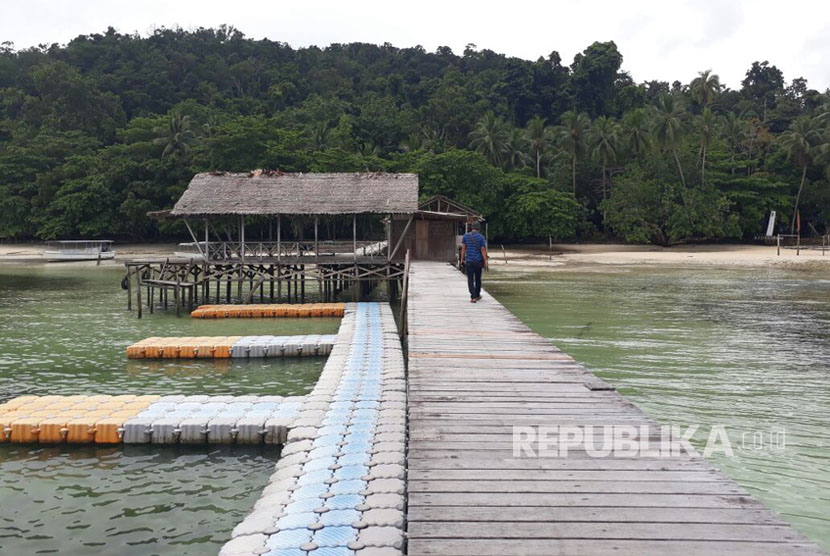 Pantai Waiwo di Raja Ampat, Kamis (21/9). 