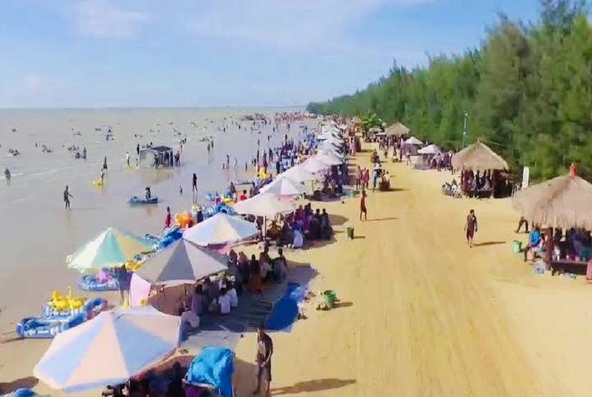 Pantai wisata Kabupaten Rembang, Jawa Tengah (ilustrasi). Pemkab Rembang gelar Eduvlog Festival untuk meningkatkan kemampuan milenial